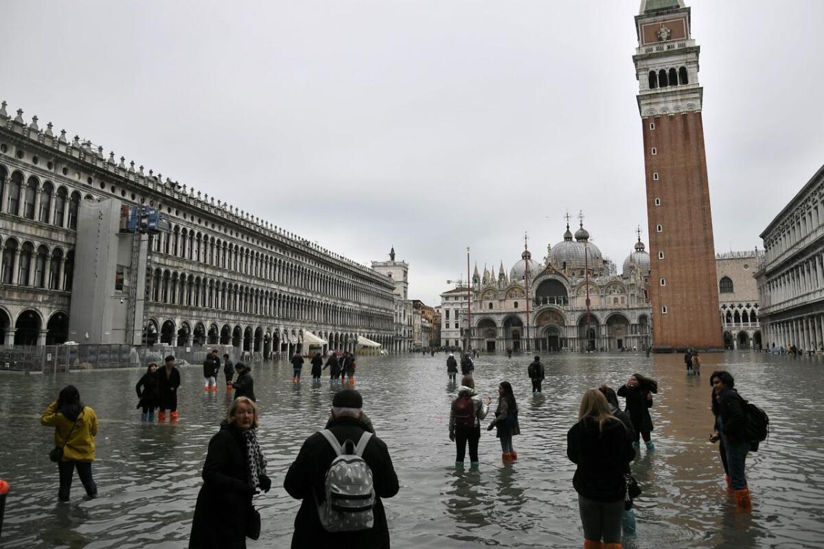 Via al test di sollevamento del MOSE - https://www.adnkronos.com/fatti/cronaca/2019/11/13/venezia-acqua-alta-record-marea-fino_CQCnWs12MCQ1v8eKgXPPeK.html