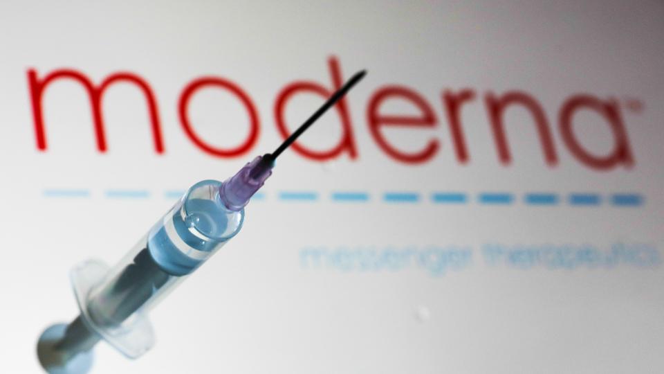 Il candidato vaccino di Moderna passerà a una sperimentazione più ampia con 30.000 partecipanti. Credits: Nurphoto via Getty Images