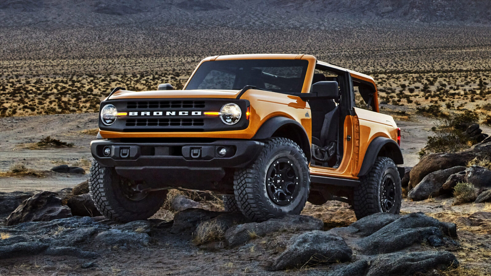 Ford Bronco Two-Door con portiere rimosse