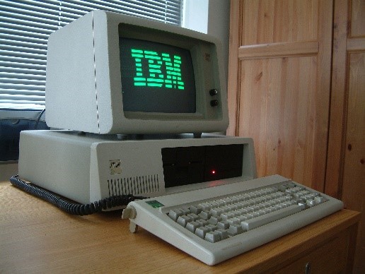 Il Personal Computer XT della IBM commercializzato nel 1987 (https://it.wikipedia.org/wiki/IBM_Personal_Computer_XT)
