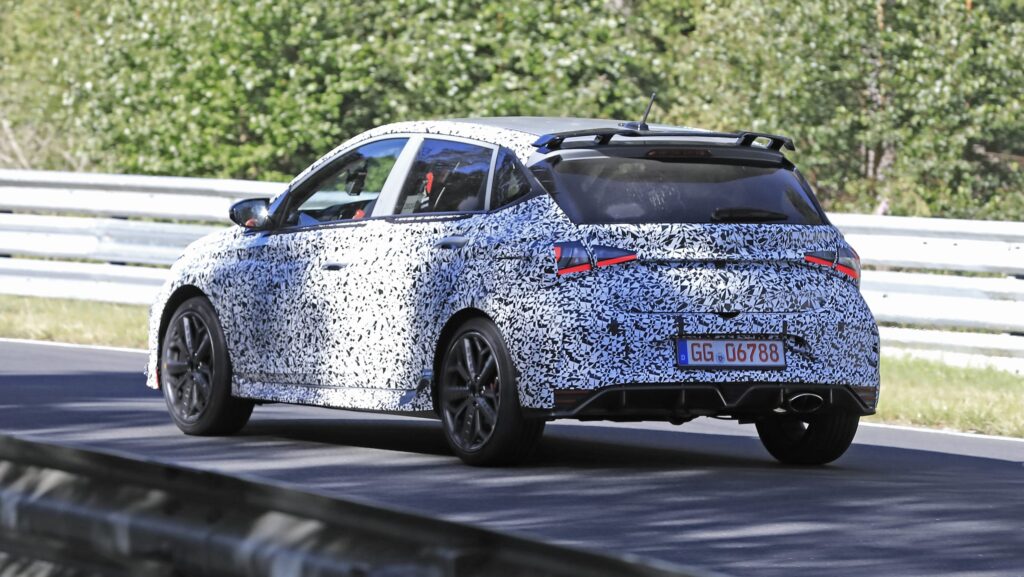 Hyundai i20 N, le foto spia del prototipo in azione al Nurburgring