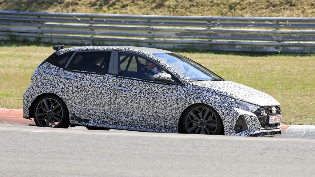 Hyundai i20 N, le foto spia del prototipo in azione al Nurburgring