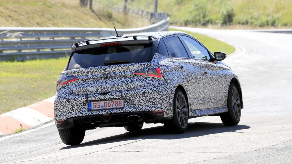 Hyundai i20 N, le foto spia del prototipo in azione al Nurburgring
