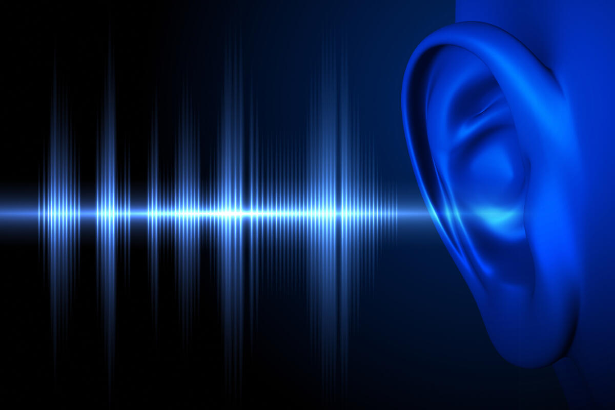 L'udito è l'ultimo senso a lasciarci: lo studio con i potenziali evocati uditivi - Conceptual image about human hearing. Soundwave and human ear