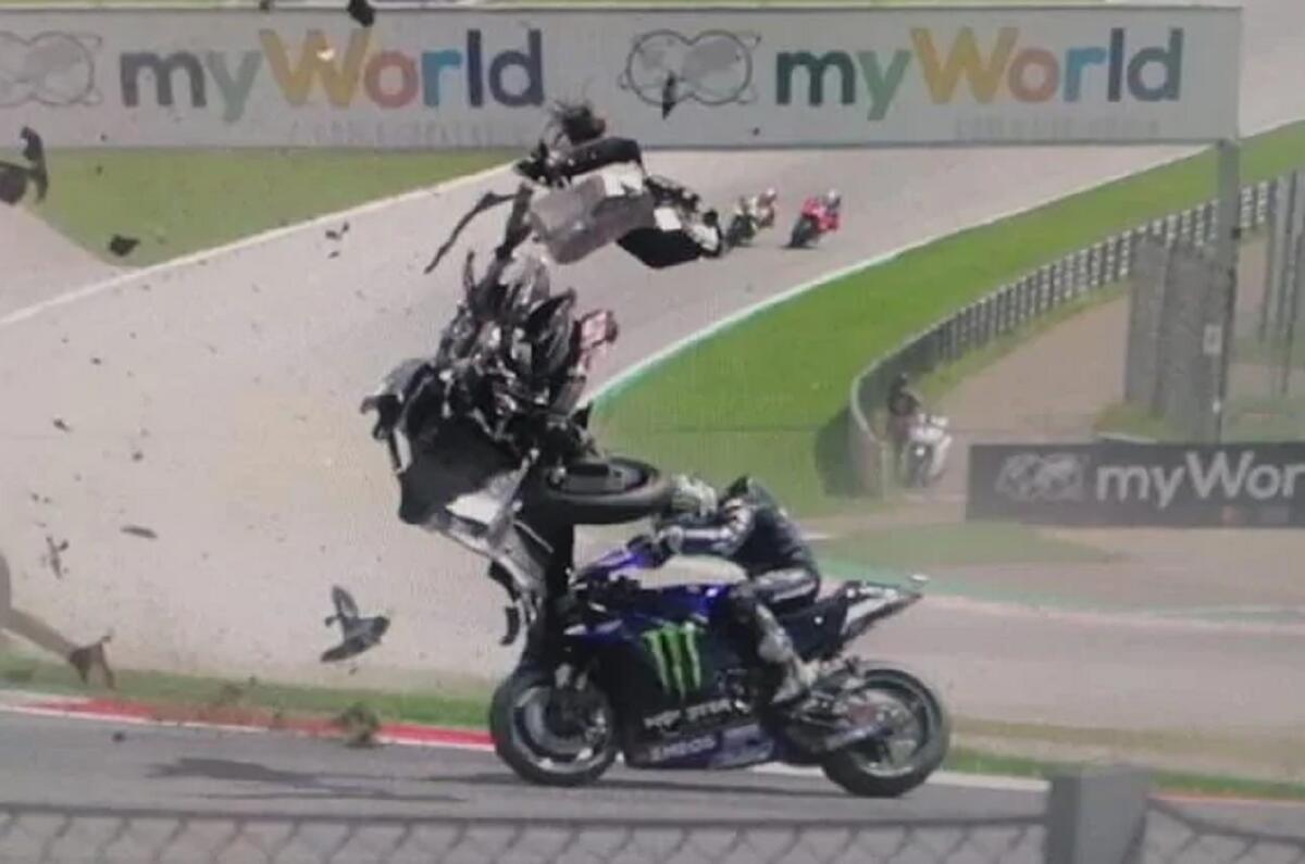 MotoGP, GP Austria: il terribile incidente in cui sono stati miracolati Vinales e Rossi. Il post su Facebook di VR46 - MotoGP, GP Austria: il terribile incidente in cui sono stati miracolati Vinales e Rossi. Il post su Facebook di VR46