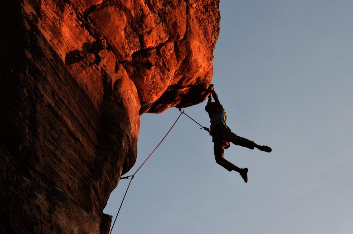 La corda da arrampicata dinamica e il modello dell’arrampicatore cadente: la meccanica al servizio dello sport - 