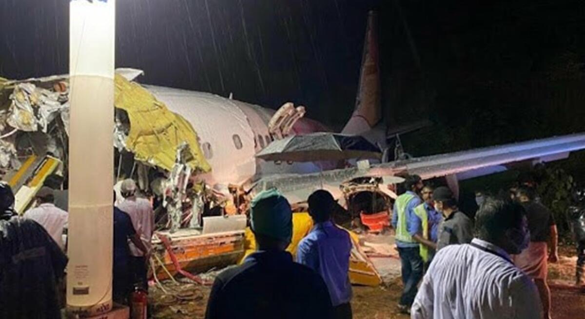 Schianto Boeing-737 durante l'atterraggio in India: 17 morti - Credits: informazione.it
