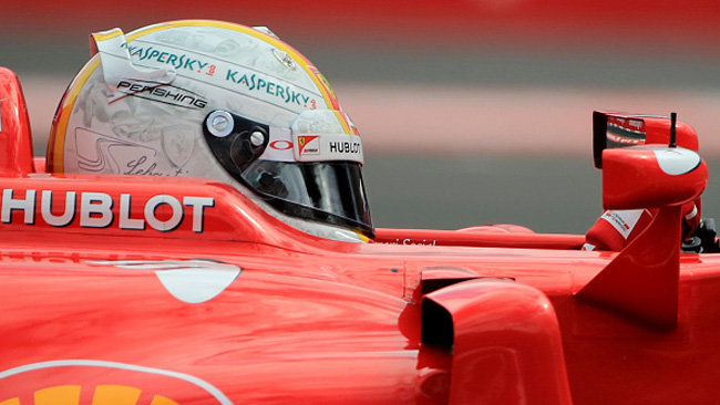 Le protezioni ai lati della testa del pilota