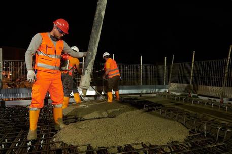 Ponte Genova: la gettata per la soletta, da Ansa.it