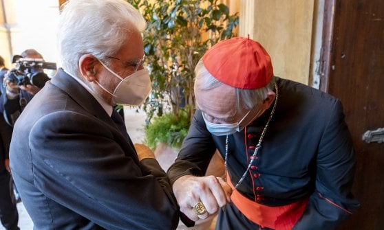 Il presidente della Repubblica S. Mattarella ricevuto a Bologna dal Monsignor Zuppicredits: Repubblica