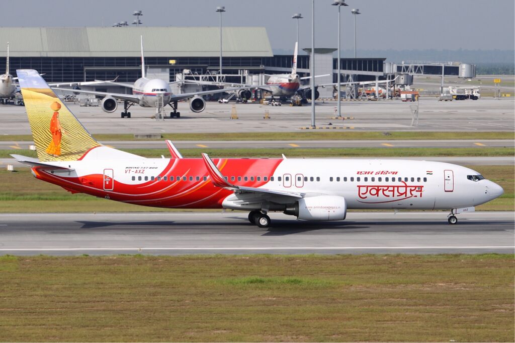 Un Boeing 737 - 800 di Air India Express come quello coinvolto nell'incidente. Credits: Wikipedia.
