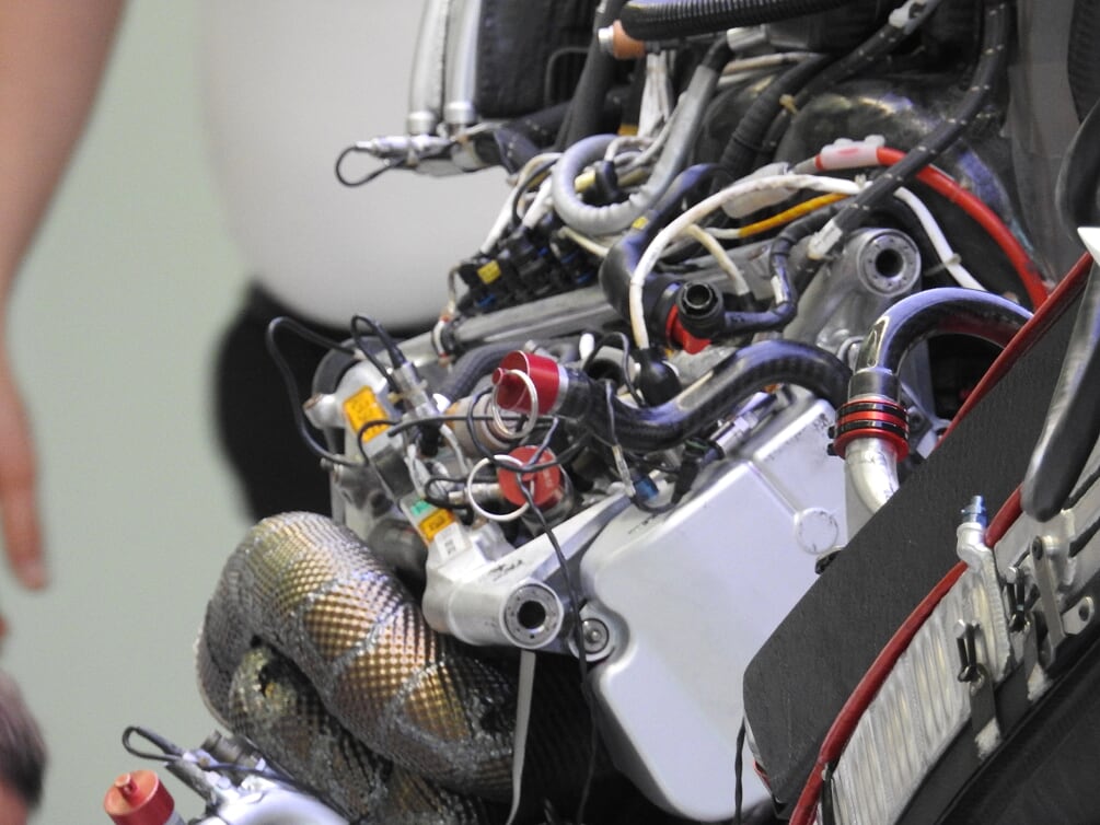 Il complesso sistema di tubazioni dei sistemi di raffreddamento di una monoposto di Formula 1