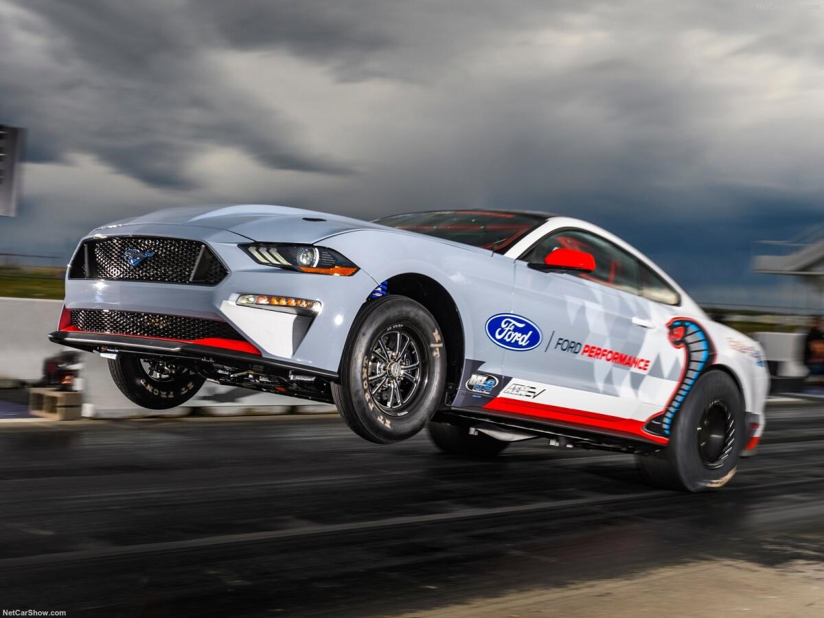 La dragster elettrica che impenna: ecco la Ford Mustang Cobra Jet 1400 (VIDEO) - La dragster elettrica che impenna: ecco la Ford Mustang Cobra Jet 1400
