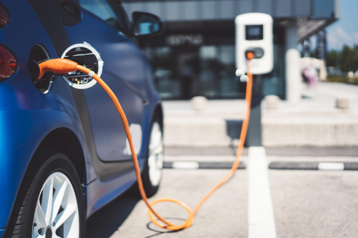 Auto elettrica cinese esplode durante la ricarica - urbanmobilitydaily.com