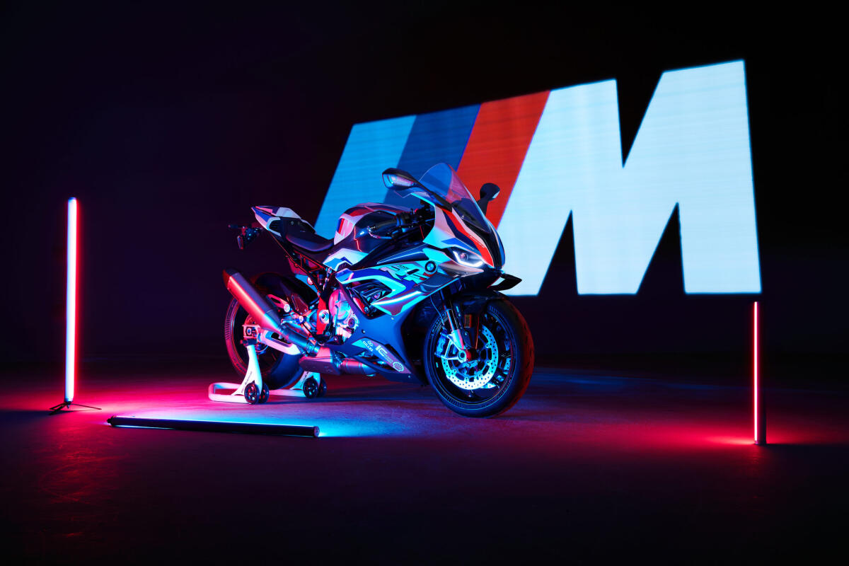 BMW M 1000 RR: l'anima da pista, ma con la targa - BMW M 1000 RR: l'anima da pista, ma con la targa