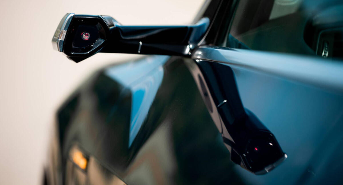 Virtual Mirror di Audi e-tron: la macchina di serie senza specchietti retrovisori - 