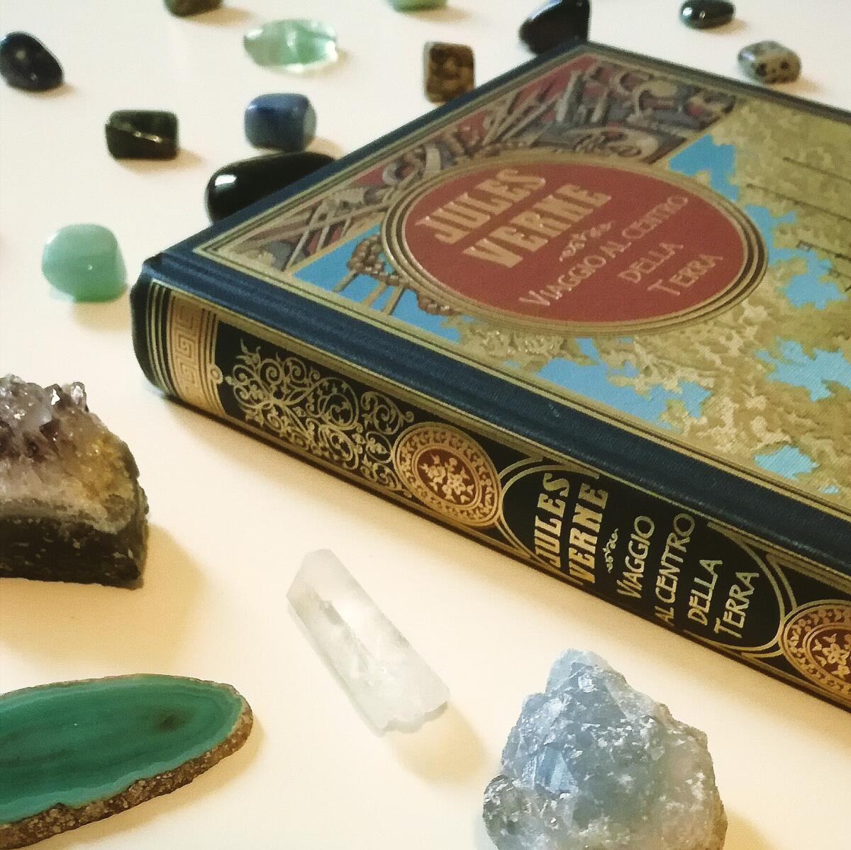 Apparecchio Ruhmkorff: dalla legge di Faraday ai romanzi di Jules Verne - Jules Verne, "Viaggio al centro della Terra"