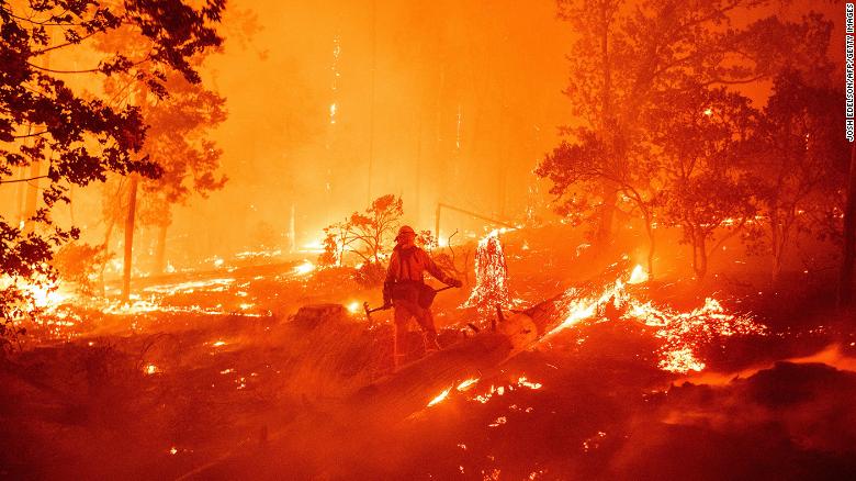 I massicci incendi in California.fonte: edition.cnn.com