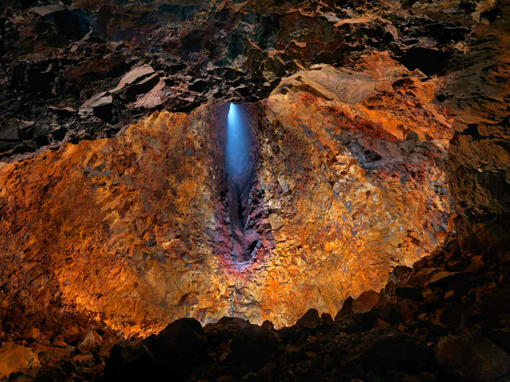 Il vulcano islandese Thrihnukagigur, inattivo da 4 mila anni. In Islanda è possibile essere guidati nelle sue viscere e avere un assaggio delle avventure dei libri di Verne