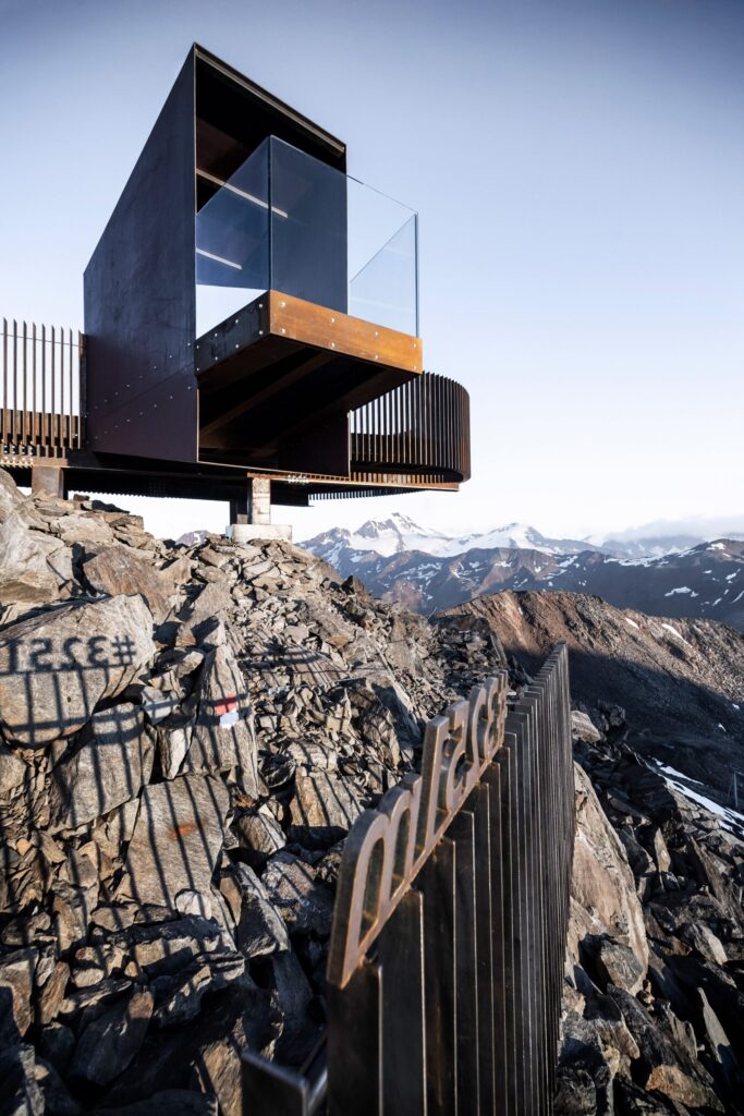 dezeen.com