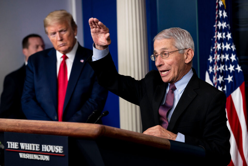 Il Presidente degli USA Donald Trump e l'immunologo Anthony Fauci. Credits: The New York Times