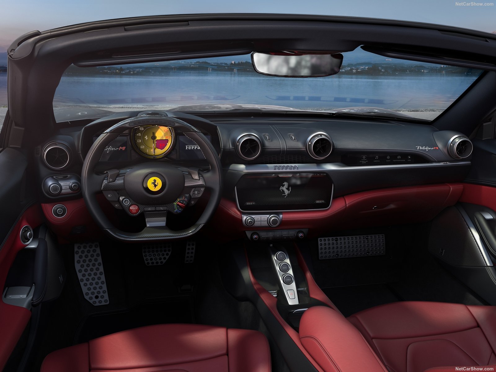 Gli interni della Ferrari Portofino M
