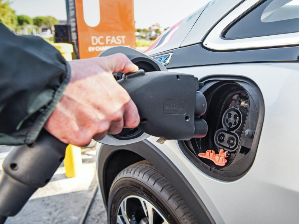Auto Elettriche cariche in 15 secondi, è Rivoluzione Automotive