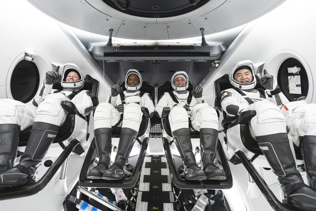 L'equipaggio della Crew-1 durante un'esercitazione. (da sinistra:Shannon Walker, Mike Hopkins,Soichi Noguchi)