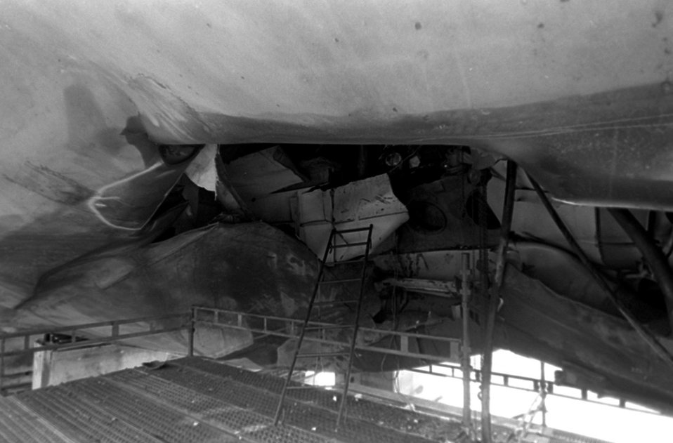 RUDY D. PAHOYO - U.S. Navy: danni allo scafo sulla fregata USS SAMUEL B. ROBERTS causata da una mina iraniana.