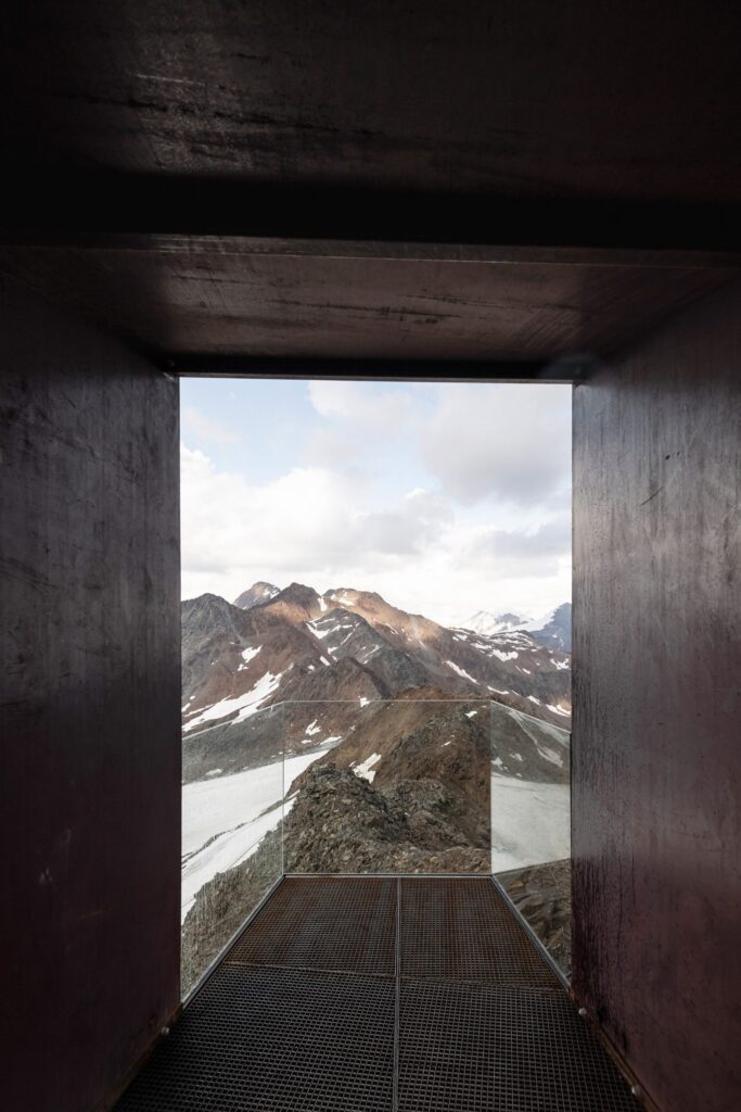 dezeen.com