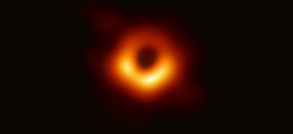 Prima immagine di un buco nero nel centro della galassia M87. Credits: Event Horizon Telescope