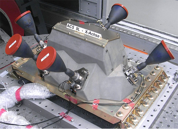 Insieme di thrusters posteriore del Veicolo di Trasferimento Automatizzato di ESA, caratterizzato da 5 rockets bi-propellenti monometil-idrazina/tetrossido di diazoto. In totale il velivolo è equipaggiato con 28 thrusters per il controllo di assetto.