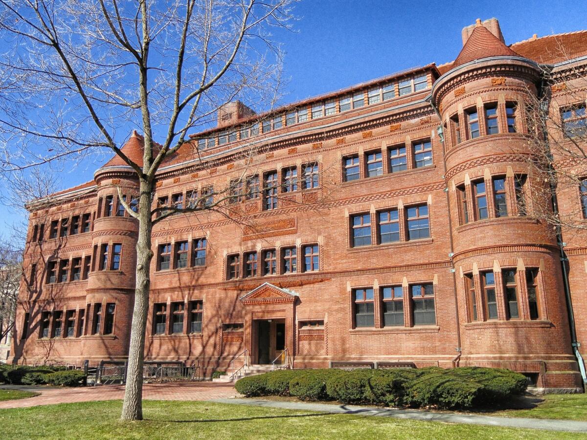 Ig Nobel: il metodo scientifico oltre i limiti della decenza - Particolare dell’Università di Harvard, dove si celebra la cerimonia degli Ig Nobel