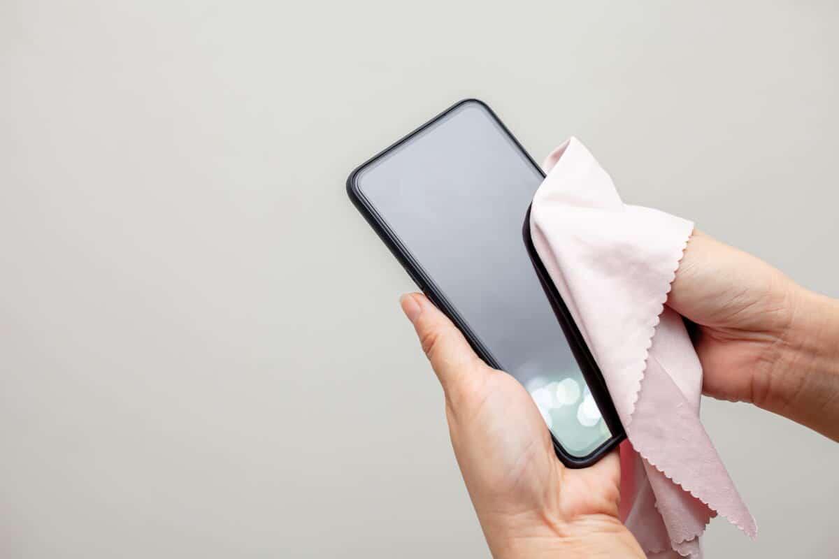 Coronavirus: quanto resiste sullo schermo dello smartphone? - greenme.it