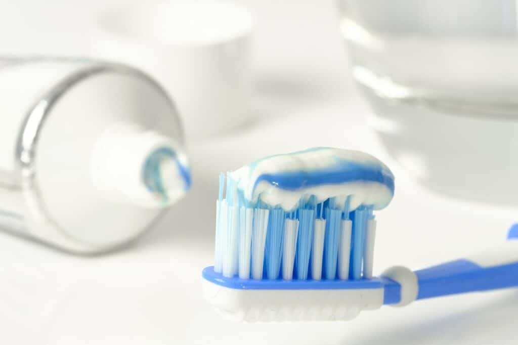 Dentifricio fluido non newtoniano