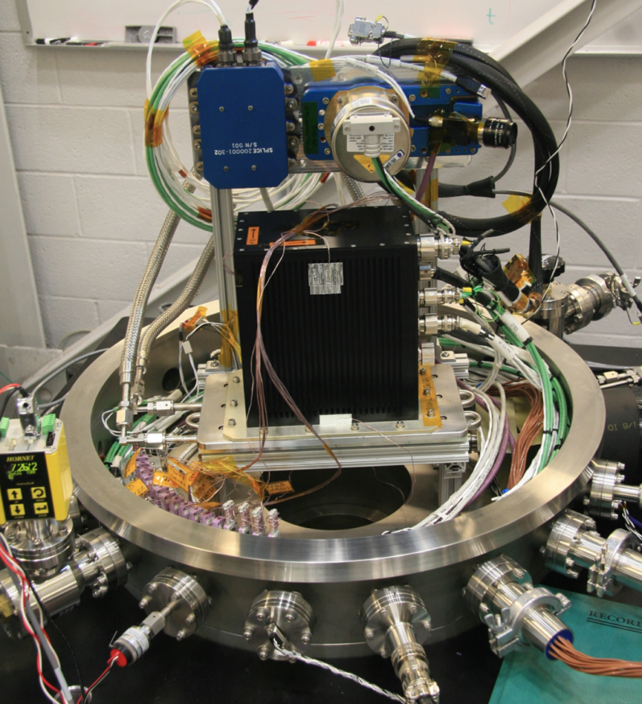     Figure 3: Hardware di SPLICE in fase di preparazione per un test in una camera a vuoto. Credits: NASA.