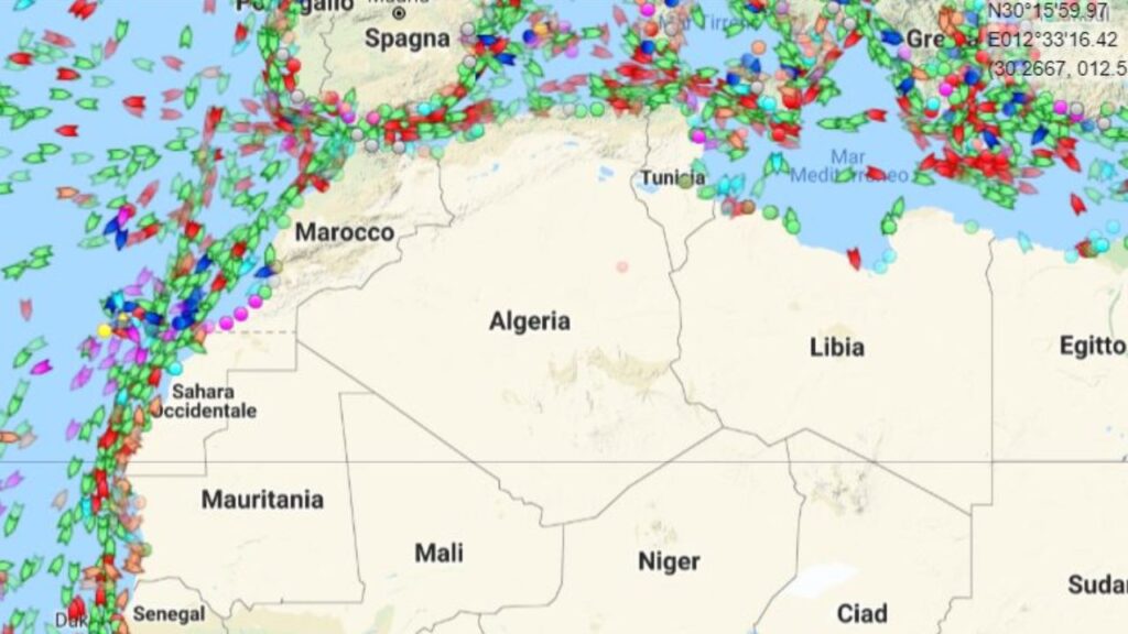 Mappa del traffico marittimo standard a ridosso dello Stretto di Gibilterra.Credits: Marine Traffic