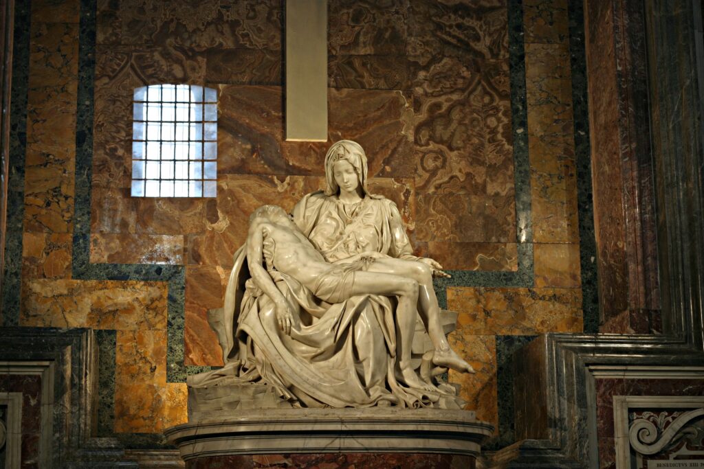 La pietà di Michelangelo. pinterest.ch