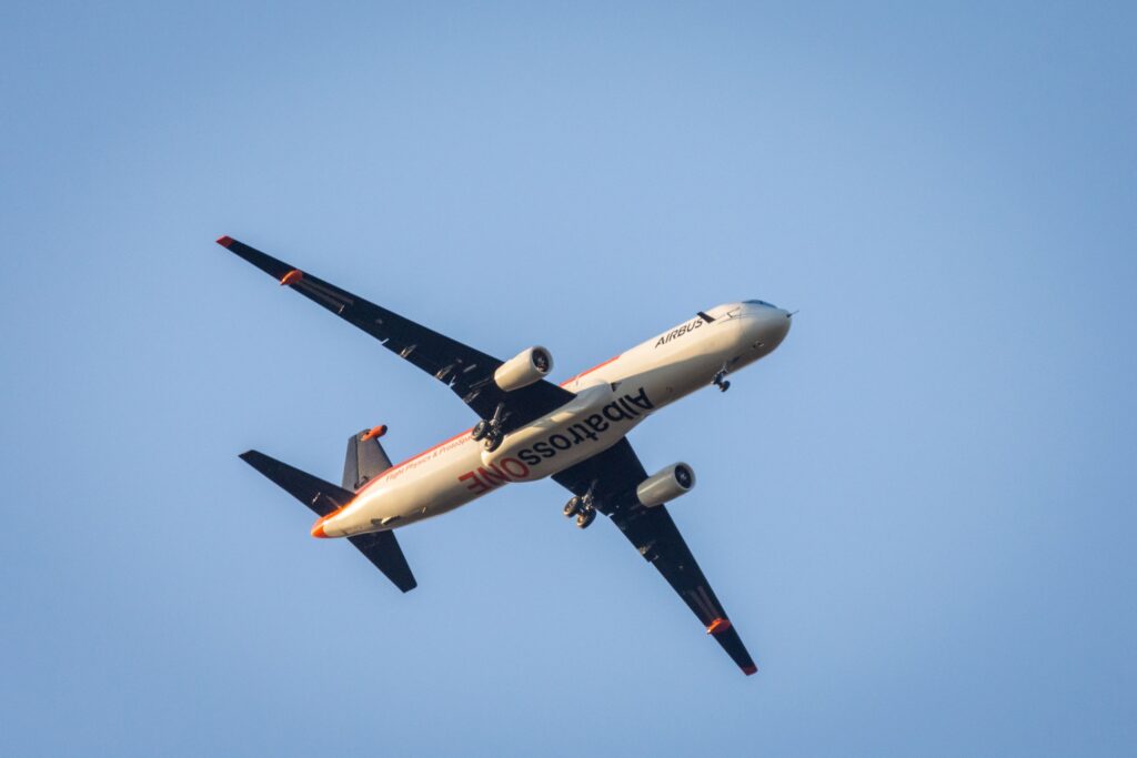 Il prototipo AlbatrossOne in volo sopra FiltonFonte: Airbus