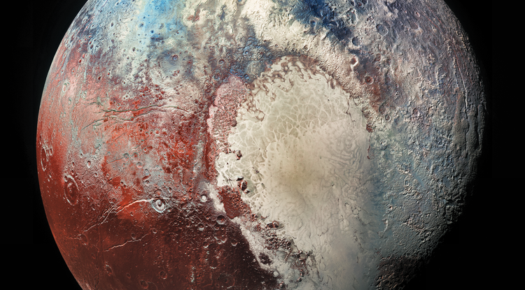 Immagine di Plutone con la regione Sputnik Planitia visibile sulla destra, famoso ghiacciaio di azoto a forma di cuore. Credits: NASA/Johns Hopkins University Applied Physics Laboratory/Southwest Research Institute