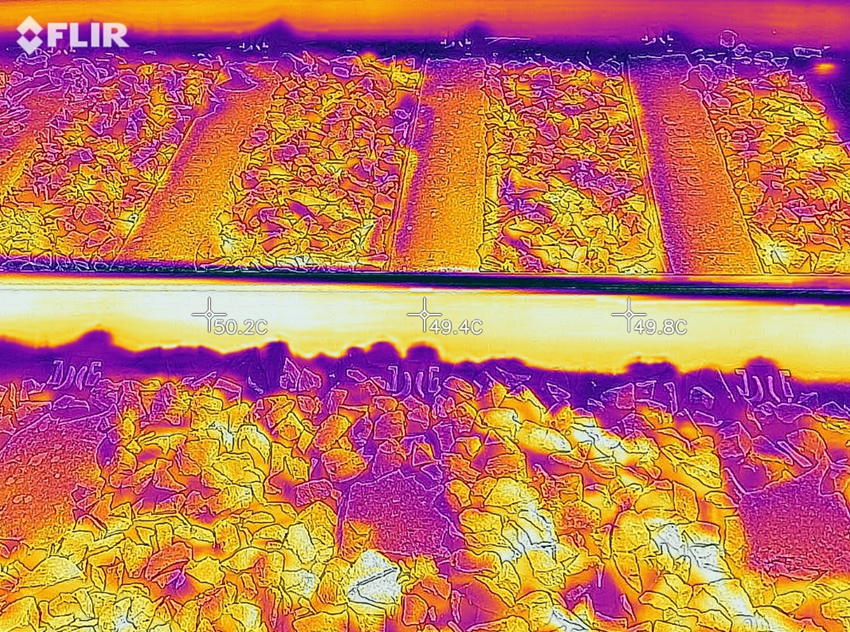 Immagine termica agli infrarossi che mostra le elevate temperature raggiunte dai binari durante un’ondata di caldo estivo (Fonte: Network Rail)