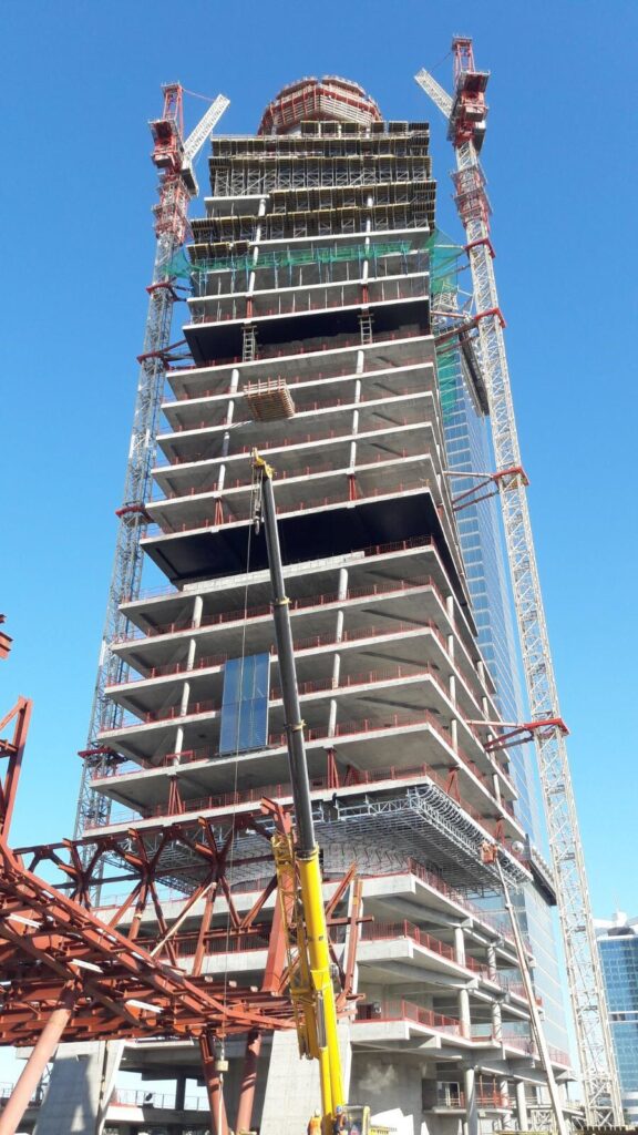 Un'immagine della MOT Tower in costruzione. PH: freysas.com.tr
