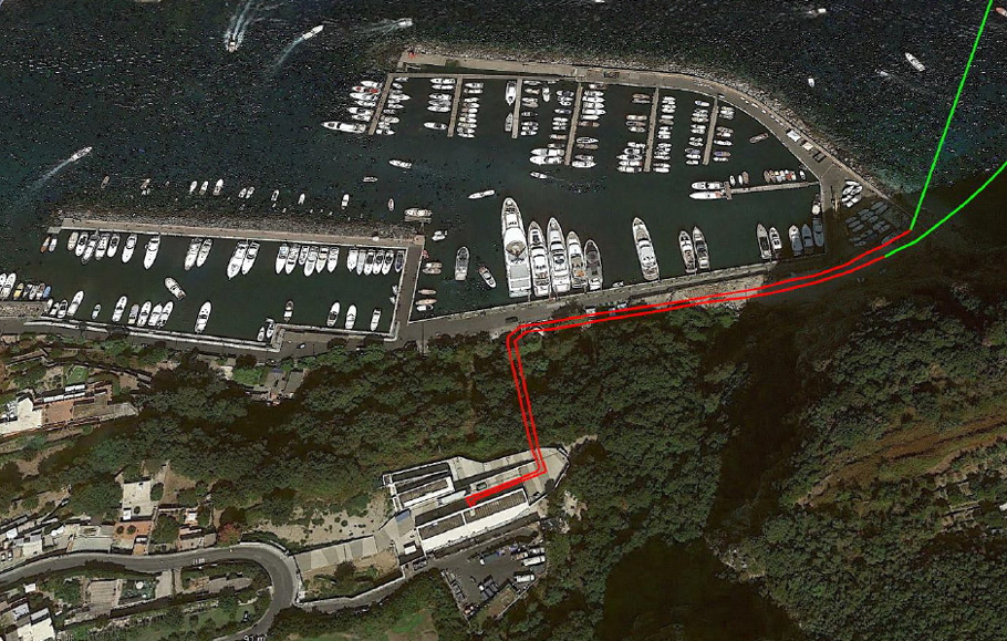 Il nuovo collegamento elettrico di Capri. Verde: collegamento sottomarino. Rosso: interrato.fonte: terna.it