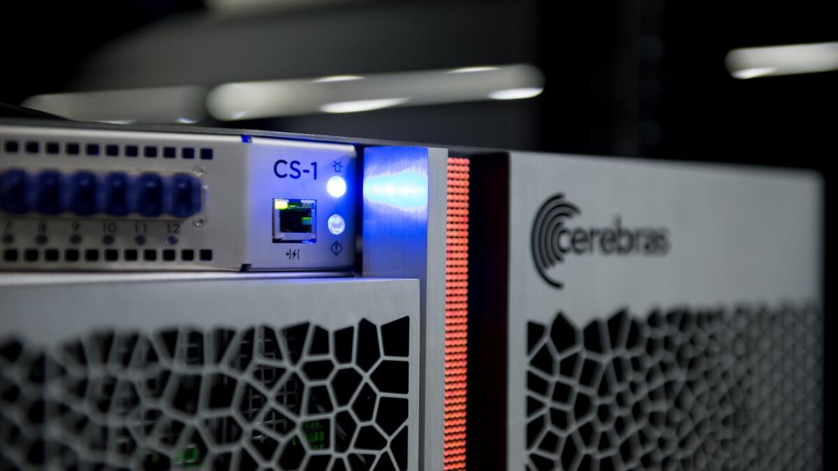 Creato chip con un trilione di transistor e oltre 300.000 core: è il più potente al mondo - 32823D, Cerebras CS-1 unbox and install: Argonne is leading high-impact opportunities to use advanced hardware for deep learning in mission critical areas. One of these new systems is the Cerebras CS-1. To ensure that Argonne project teams are ready 
