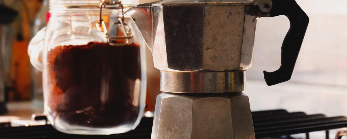 Caffè e moka: la "magia" della tecnica dell'acqua fredda - vice.com