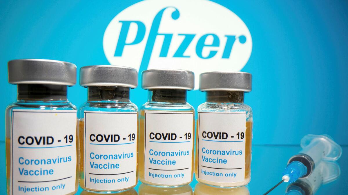 Pfizer, i piani alti annunciano il vaccino e vendono le azioni - 