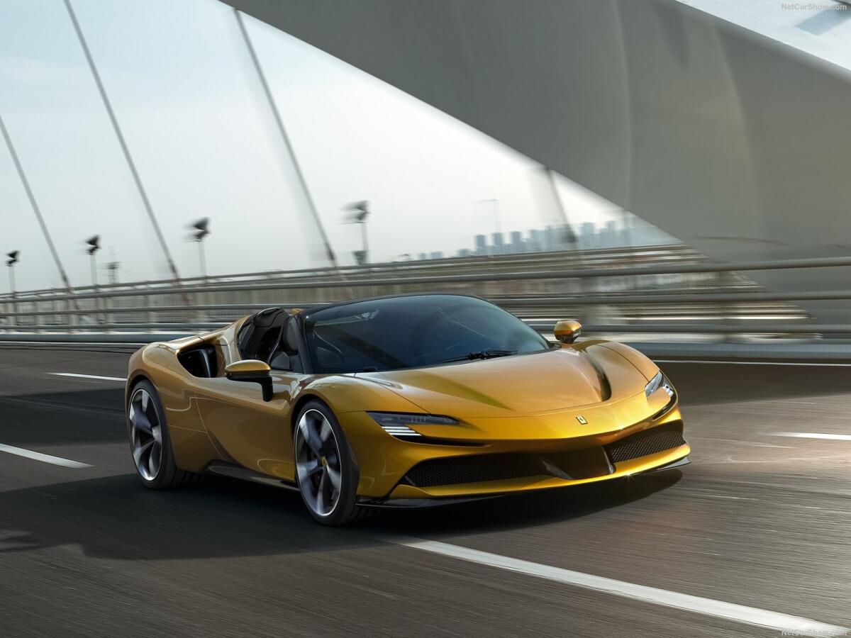 Ferrari SF90 Spider: la ibrida decappottabile da 1000 cv - Ferrari SF90 Spider: la ibrida decappottabile da 1000 cv