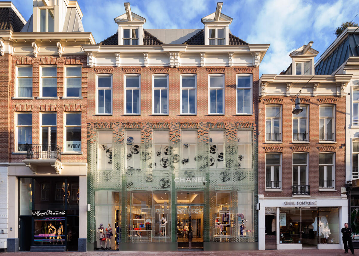 Crystal Houses, il gioiello olandese dalla facciata in vetro portante - dezeen.com