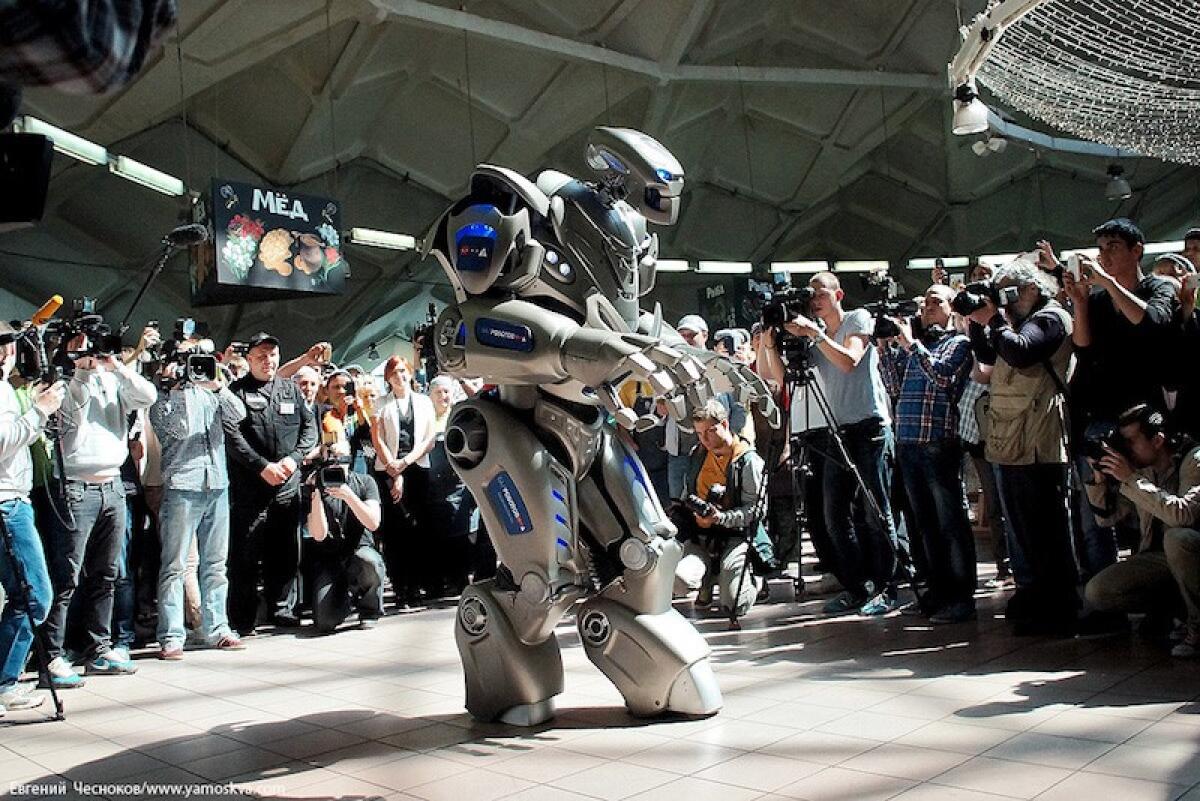 Titan the Robot: tra bufale e il futuro del mondo dell’intrattenimento - 