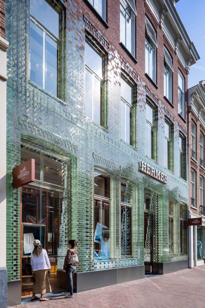 dezeen.com